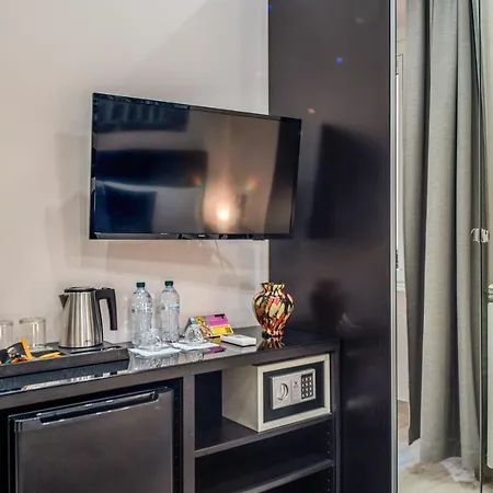 Πανσιόν Tacito 23 Luxury 4*